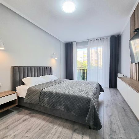 Center, Albisoara Str., 1Bedroom And Living With Balcony Chişinau Exteriör bild