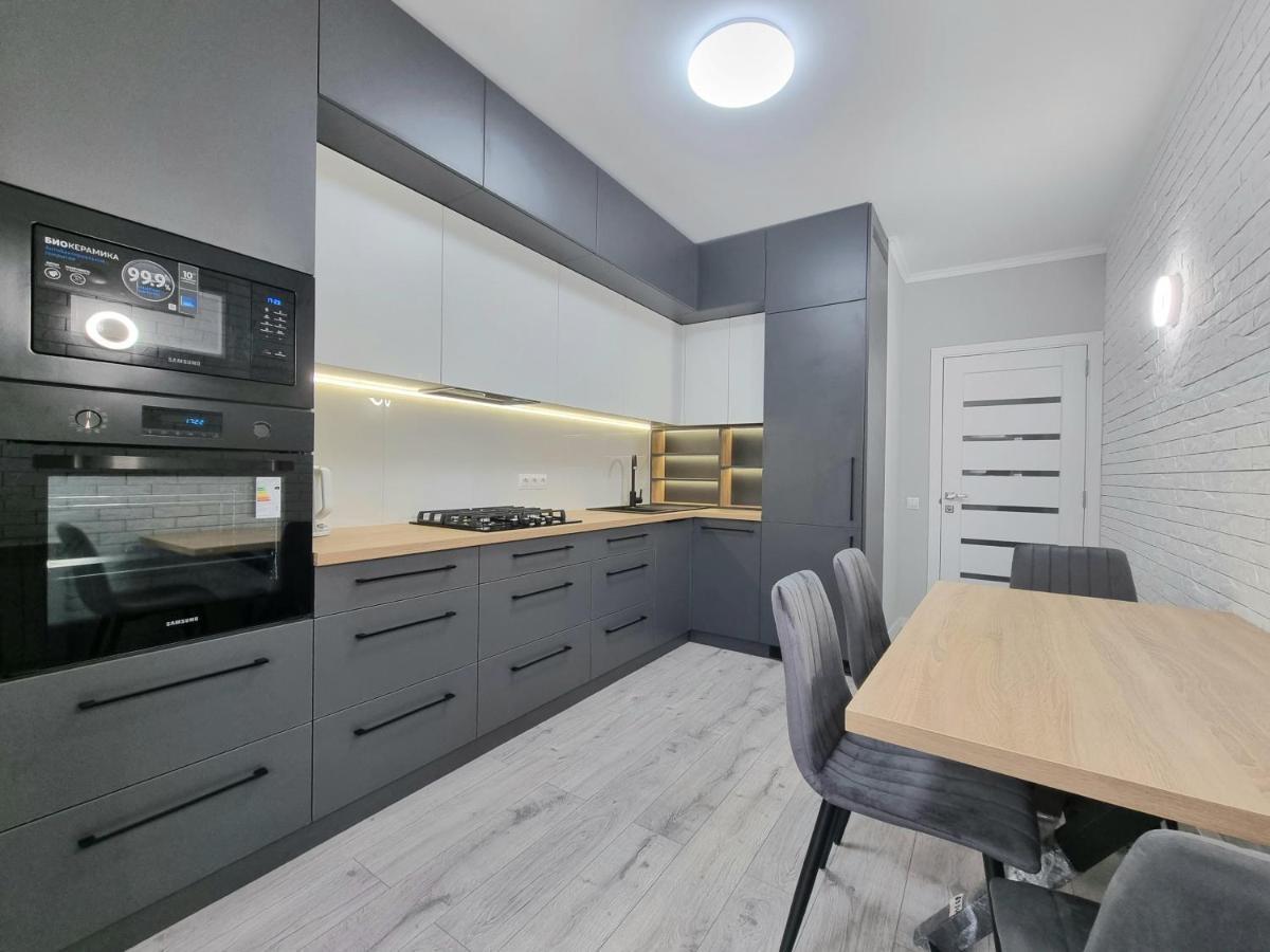Center, Albisoara Str., 1Bedroom And Living With Balcony Chişinau Exteriör bild